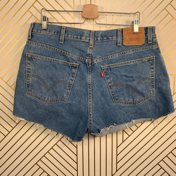 Levi's 560 Comfort Fit Jean Denim Cutoff Shorts - Picture 5 of 9